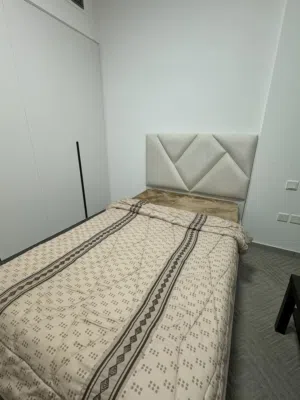 سرير مع مرتبه