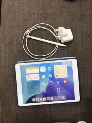 Apple ipad 7 with original apple pencil and charger