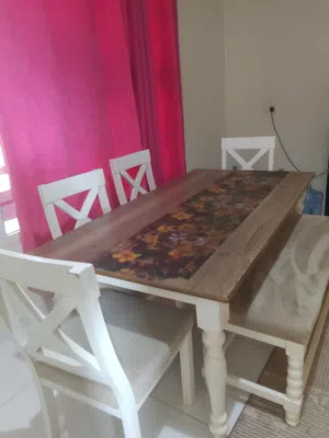 سفرة طعام للبيع  تسع 7 أشخاص بحالة جيدة للبيع