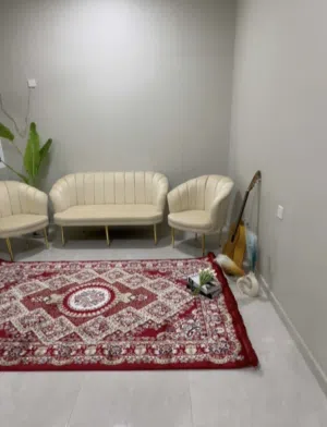 كنب و طاولة