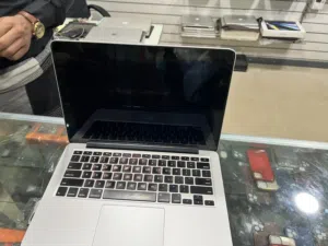 لابتوب ماك بوك مستخدم عرطة