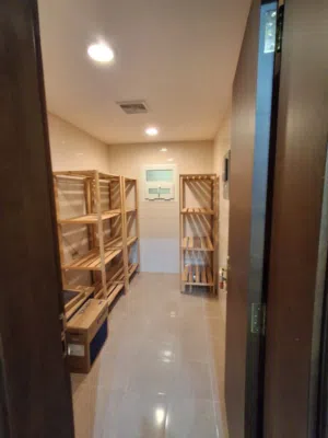 luxury semi furnished villa فيلا راقيه شبه مؤثثه بالخوض السادسه
