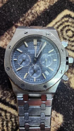 ساعة للبيع او التقيم