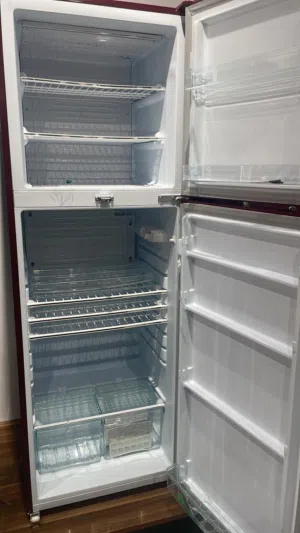 عرض خاص  ثلاجة شارك 20 قدم للازمة السعر 600 الف النقل مجاني داخل بغداد  ضمان 2 سنة حقيقي توصيل محافظ