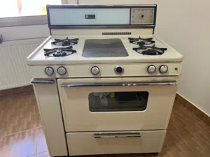 غاز مع فرن مع شواية أمريكي مستعمل بحالة جيدة جدآ للبيع Gas stove with oven for sale