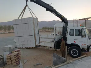 10 ton Hiab truck available for rent. 10 طن شحنه مع رافعه للايجار