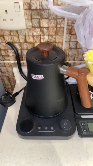 للبيع قهوه مختصه شبه جديده