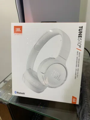 JBL 510t اصلية مستعملة اقل من عشر مرات مع جميع الأغراض صوتها نقي جدا