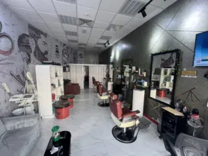 صالون رجالي للبيع