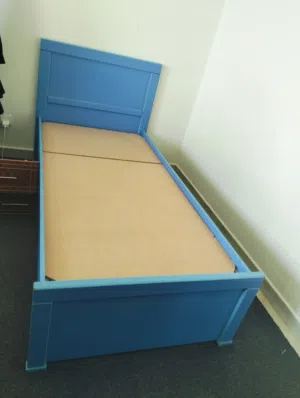 سرير اطفال للبيع