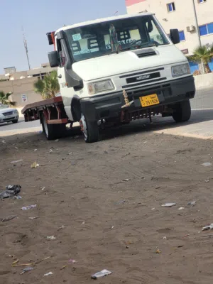 ساحبه لنقل السيارات والآلات الثقيله داخل وخارج طرابلس