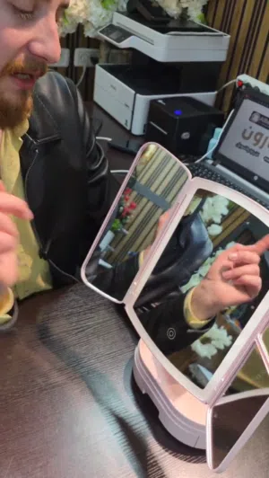 مراية مكياج ذكية بإضاءة LED مش مكياج عادي دقّة، إضاءة، وترتيب بنفس القطعة 3 إضاءات مختلفة بتحكم .