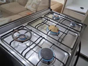 غاز 5 عيون مع فرن شغال كامل