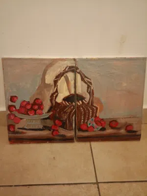 لوجه فنيه تعبر عن السله التي بجانبها الكرز الموضوع على الطوله والمنظر الجميل والظل النعكس على السله