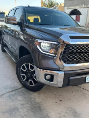 تويوتا تندرا رباعيه جايه سليمه لاتوجد بها اي عيوب زواق الدار