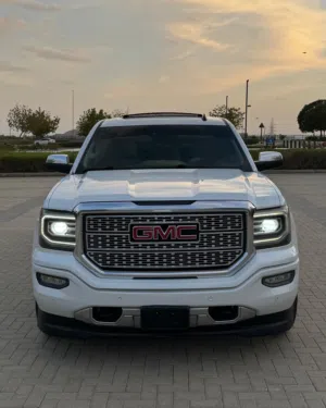 Used GMC Sierra in Al Dakhiliya