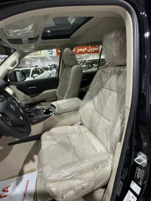 Toyota Land Cruiser أسطورة الطرق... قوة وهيبة ما تتكرر