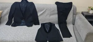 قاط اسود توكسيدو