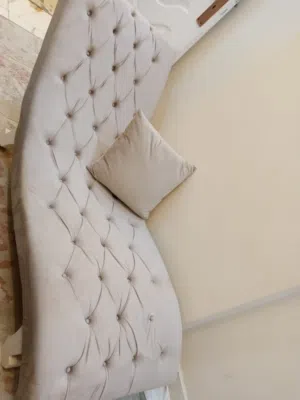 شزلونج مش مستعمل عفش عريس خشب زان وقماش قطيفه لونو بيج سبب البيع للاسف ملوش مساحه لسرعه البيع 2800 ج