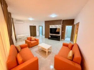 شقة مفروشة فاخرة لم تسكن بعد عمان عرجان قرب كلية الرياضة الجامعة الاردنية من المالك مباشرة