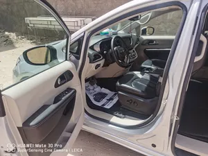 كرايسلر باسيفيكا Touring L 2023