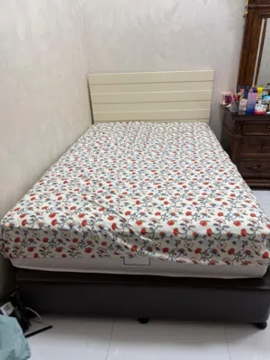 اوضه نوم مكونة من 2 سرير و دولاب وتسريحه