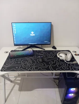 كمبيوتر جيمنج كامل بكل مشتملاته استخدام 6 شهور فقط من انفني ارك