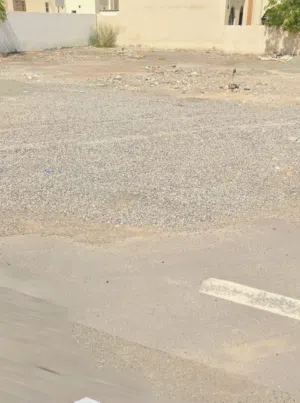 سكنية الخوض السادسة كووورنر 600 متر على شارعين 100 الف صافي للمالك
