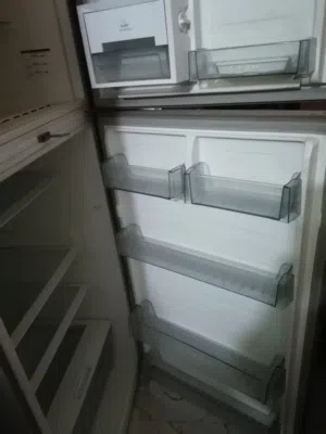 ثلاجة شبة جديدة نضيفة جدا
