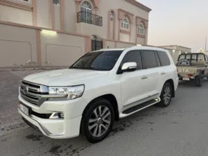 لاند كروزر 2017 رقم واحد مكينة 5.7 VXR
