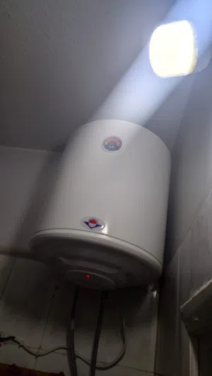 السعة: 50 لتر الاتجاه: عمودي القدرة: 1200 واط الضمان: 5 سنوات