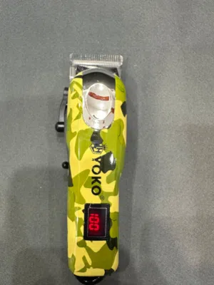 مكينة حلاقة رجالية من شركة يوكو اليابانية تعمل بالبطارية