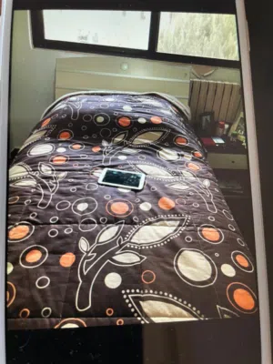 غرفة شباب للبيع بحالة ممتازة، استعمال نظيف جداً