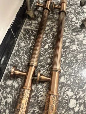 ماسكات باب   انتيكه نحاس   مزغرفات  يرهمن ع باب   المنيوم او خشب  كلش حلوات طولهن متر