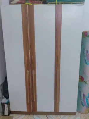 اغراض منزل كامله للبيع غرفة نوم رئيسية و2 سرير وغرفه نوم اطفال مع 2 سرير و2مجلس ومكتب وكرسي حديد