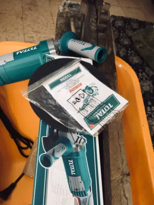 صاروخ توتال  مع كامل أغراضها الصاروخ بالكرتونه وكالة