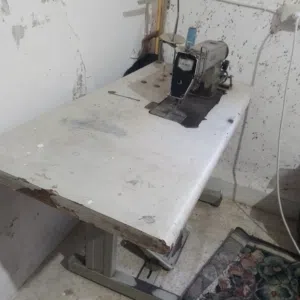 ماكينه خياطه بحاله جيده للبيع قابل المراعاه للجادين