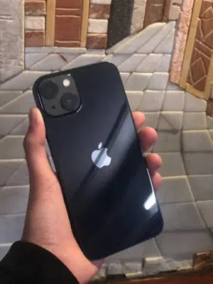 الخلاصة في الوسط iPhone 13