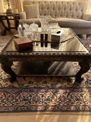 طاولة للمعيشة