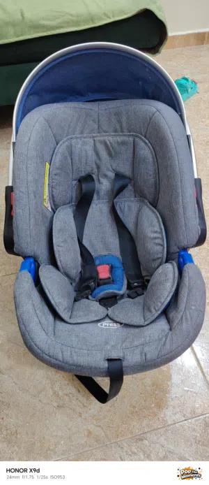 مقعد سيارة car seat للرضع و حتى عمر السنة و نصف