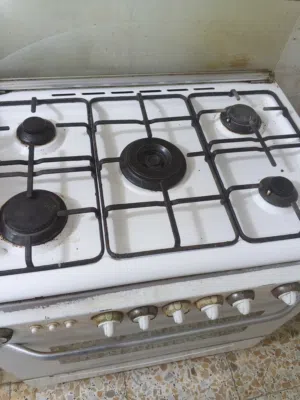 السلام عليكم ورحمه الله للبيع طباخ + قنينة غاز