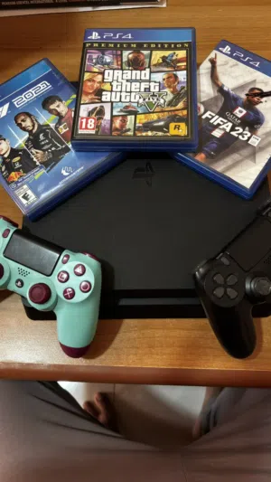 PlayStation 4 slim / PS4 slim
