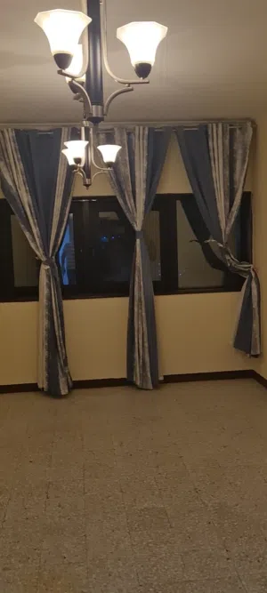 للإيجار صالة واسعة  For rent: Spacious unfurnished living room
