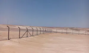 لتشييك لاراضي وبناء السلاسل و تعبيد الطرق و زراعة الأشجار و نصب الملاعب الرياضيه