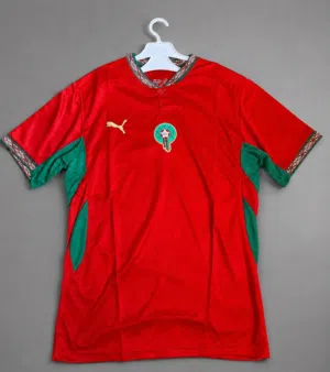 قميص منتخب المغرب لكرة القدم 2026 (الزي المنزلي) باللون الأحمر – قميص المشجعين