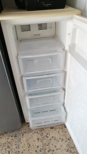 فريزر هواء نوع سامسونج 4 ادراج ورف كوري الأصلي بحالة ممتازة