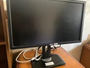 شاشه dell للحاسوب المكتبي مستعمل