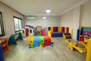 حضانة للبيع مع رخصتها بموقع مميز في السرو