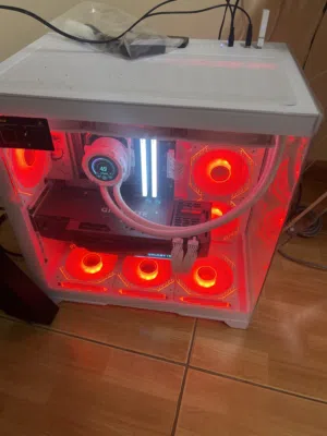 للبيع كمبيوتر ألعاب احترافي شبه جديد مع شاشة 320Hz