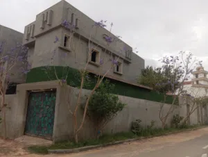 منزل للبيع من دورين على واجهتين واجهه قطران الشارعين 10متر مساحه الارض 250 مسقوف 315 السدرة صلاح الد